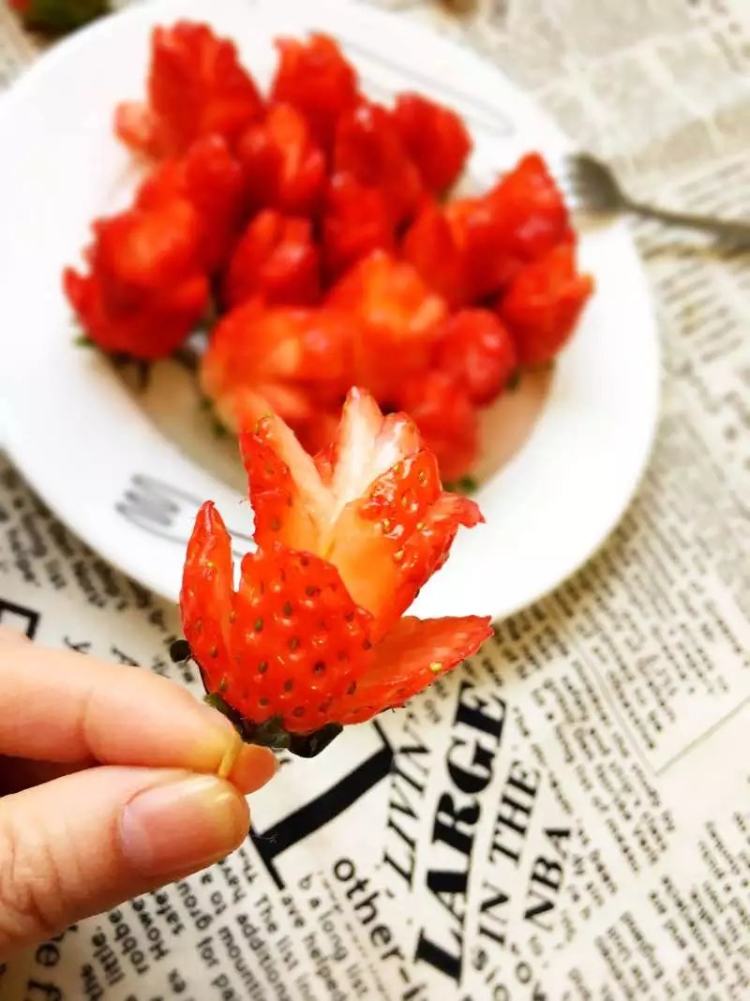 蜜汁草莓花步骤10