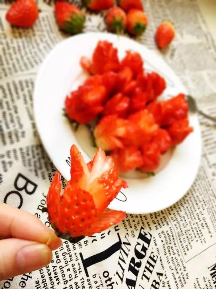 蜜汁草莓花步骤11