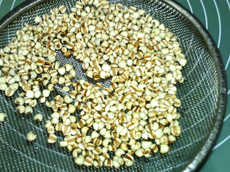 牛奶薏米粥步骤2
