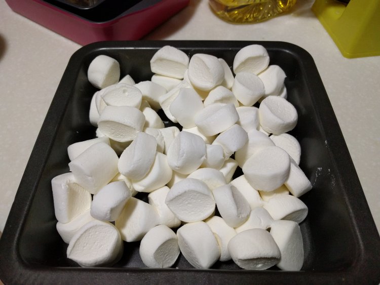 花生黑芝麻牛轧糖步骤1