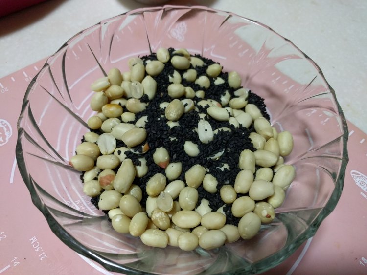 花生黑芝麻牛轧糖步骤2