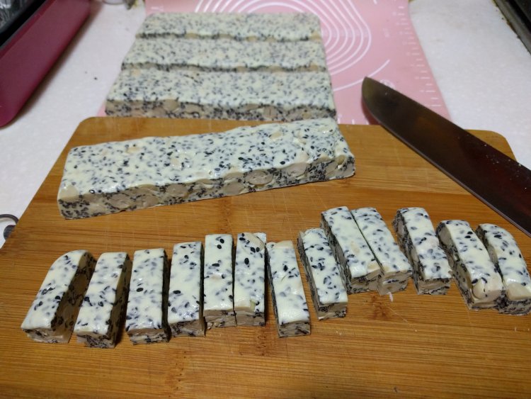 花生黑芝麻牛轧糖步骤14