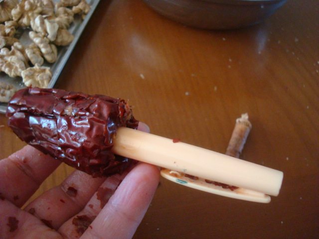 红枣夹核桃步骤4