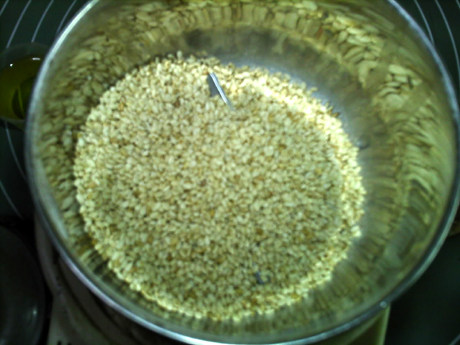 软糯芝麻菱角糕步骤2