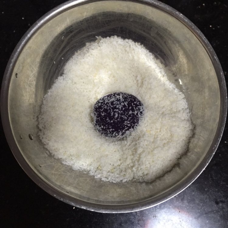 椰蓉紫薯球#甜蜜之家步骤5