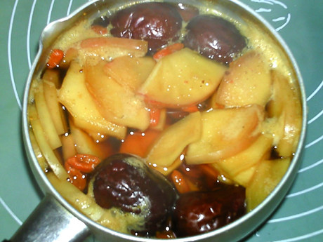 姜枣山楂苹果汤步骤9