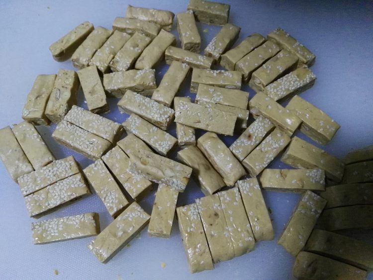红枣花生牛轧糖步骤8