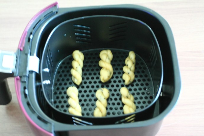 不用油炸的香酥小麻花步骤7