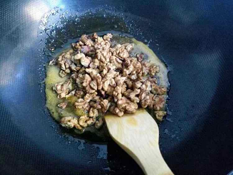 蜂蜜煎黑桃仁步骤7