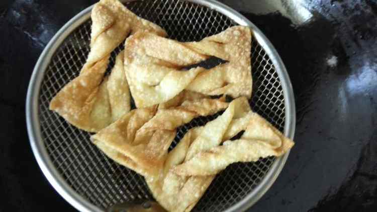 馄饨皮排叉步骤10