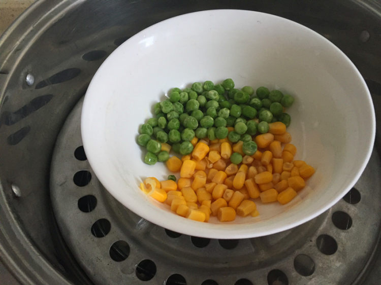 彩蔬火腿沙拉土豆泥步骤2