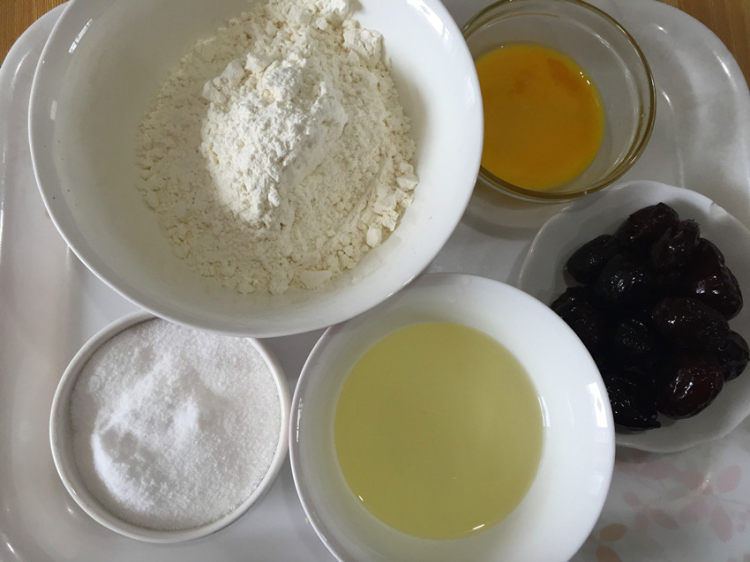 小熊抱甜蜜枣饼干步骤1