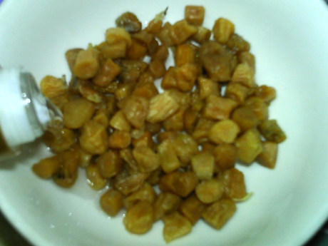 广式五仁瑶柱月饼步骤2