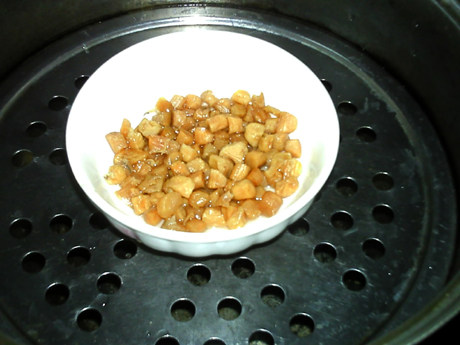 广式五仁瑶柱月饼步骤3