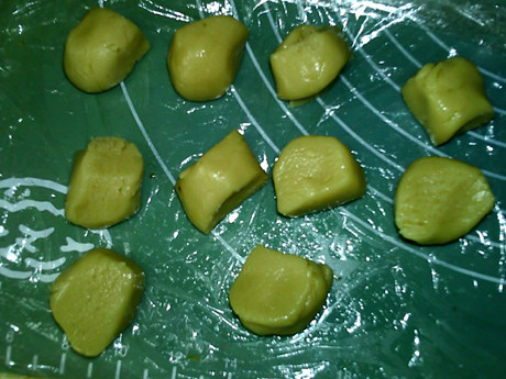 广式五仁瑶柱月饼步骤13
