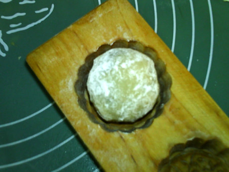 广式莲蓉五仁月饼步骤12