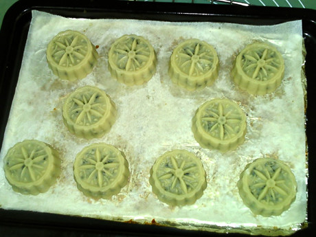 广式莲蓉五仁月饼步骤15