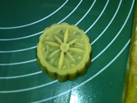 广式莲蓉五仁月饼步骤14