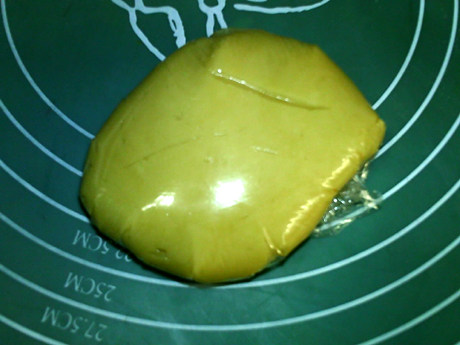 广式玉米黑芝麻月饼步骤7