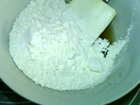 广式玉米黑芝麻月饼步骤5