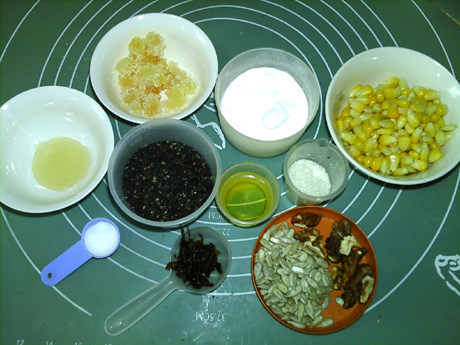 广式玉米黑芝麻月饼步骤8