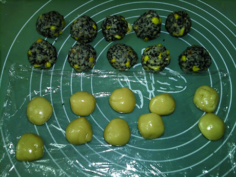 广式玉米黑芝麻月饼步骤15