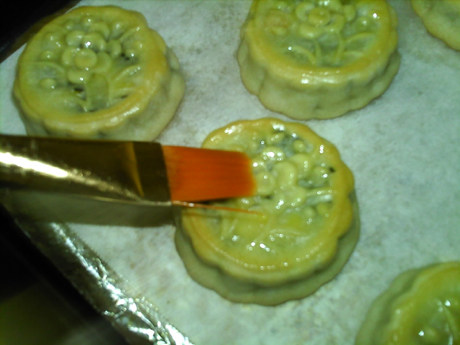 广式玉米黑芝麻月饼步骤23