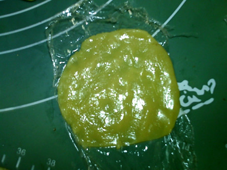 广式核桃豆沙月饼步骤12