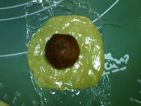 广式核桃豆沙月饼步骤13