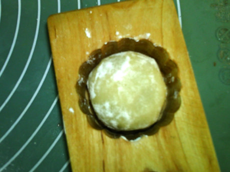 广式核桃豆沙月饼步骤15