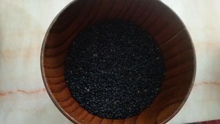 香脆芝麻鸡蛋卷步骤1