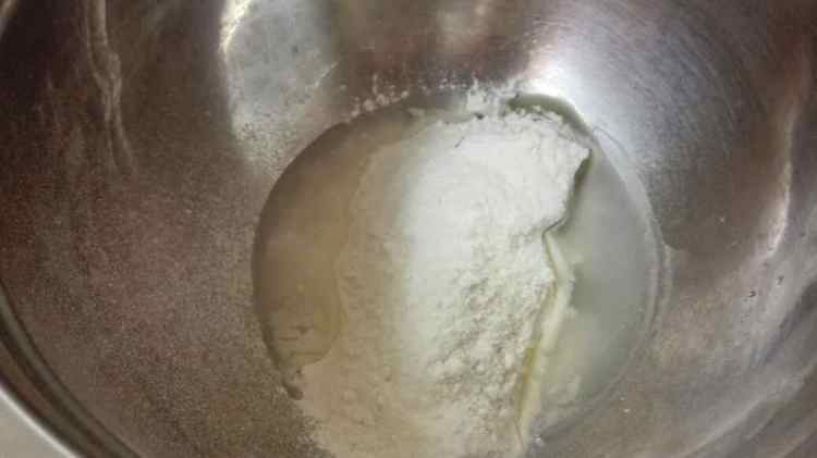 豆沙蛋黄酥步骤1