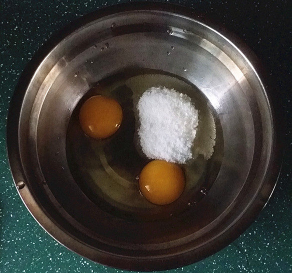 黑芝麻香酥蛋卷步骤2