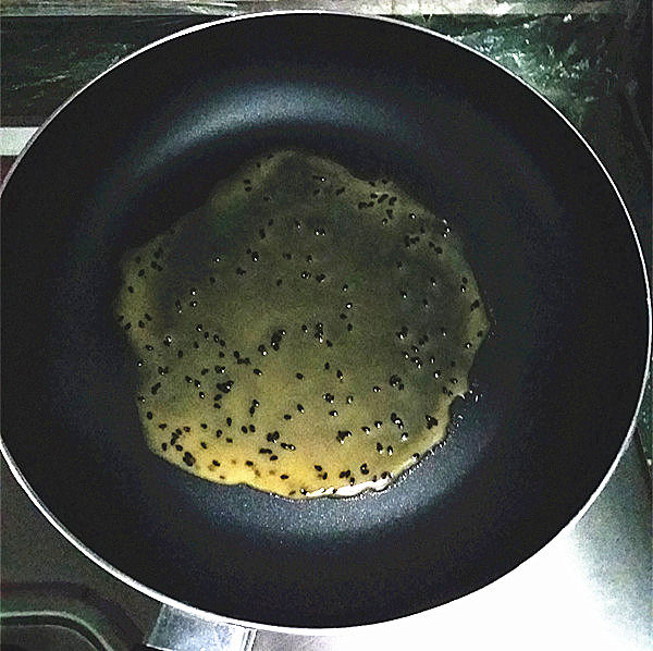 黑芝麻香酥蛋卷步骤8