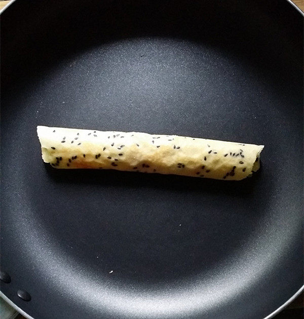 黑芝麻香酥蛋卷步骤10
