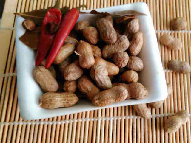 电饭煲煮麻辣香花生步骤7