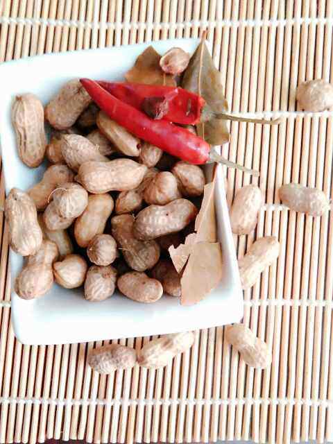 电饭煲煮麻辣香花生步骤8