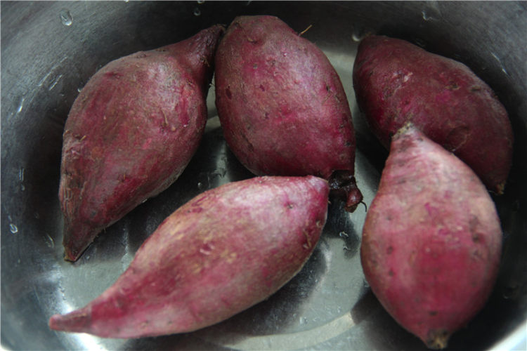 烤紫薯步骤1