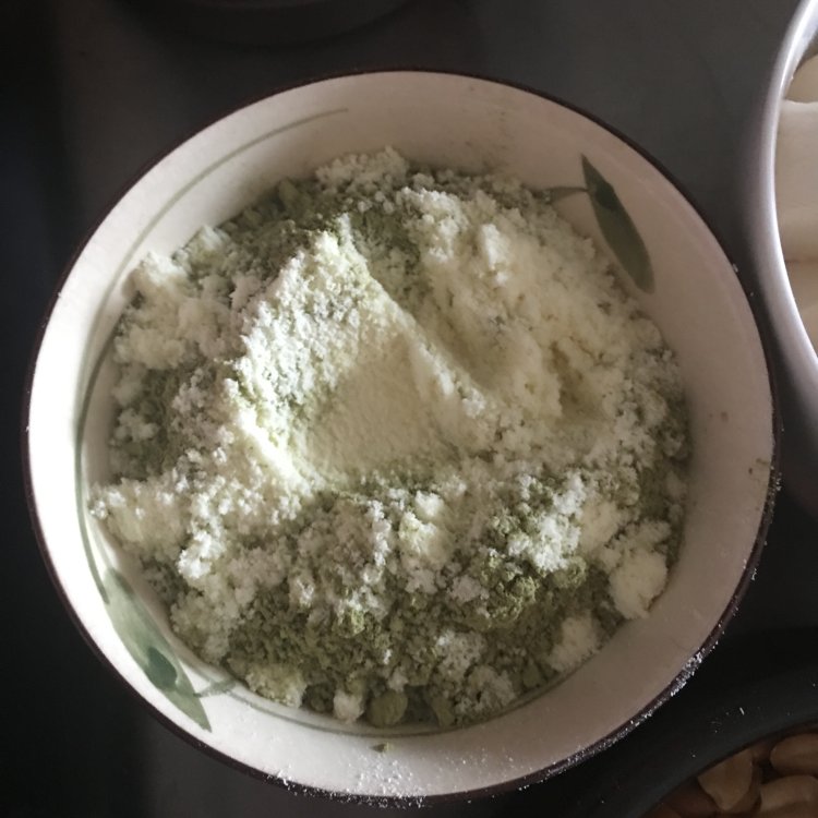 花生抹茶牛轧糖步骤2