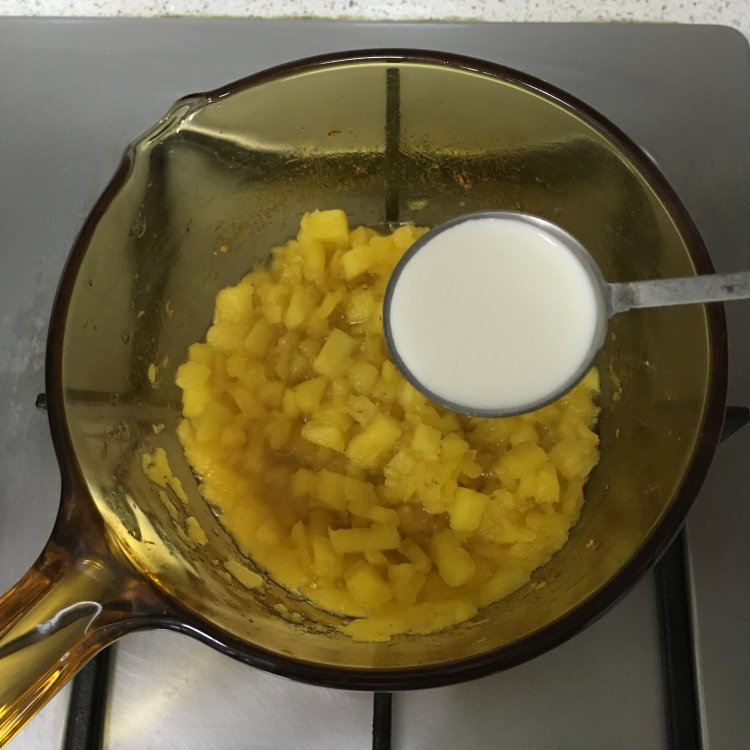 菠萝冰激凌酸奶步骤4