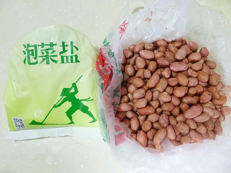 香酥花生米步骤1
