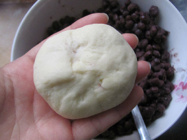 柔软红豆餐包步骤9