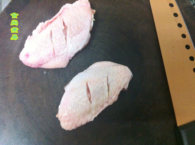 蒜香腐乳炸鸡翅步骤2