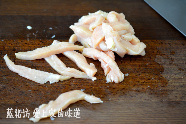 麻仁鸡柳步骤1