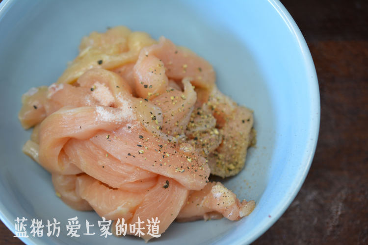 麻仁鸡柳步骤2