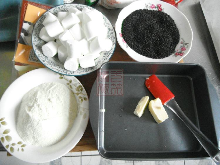 黑芝麻牛轧糖步骤1