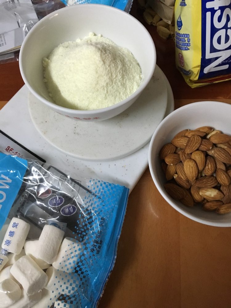 杏仁牛轧糖步骤1