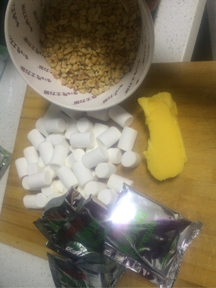 棉花糖版花生榛子牛轧步骤1