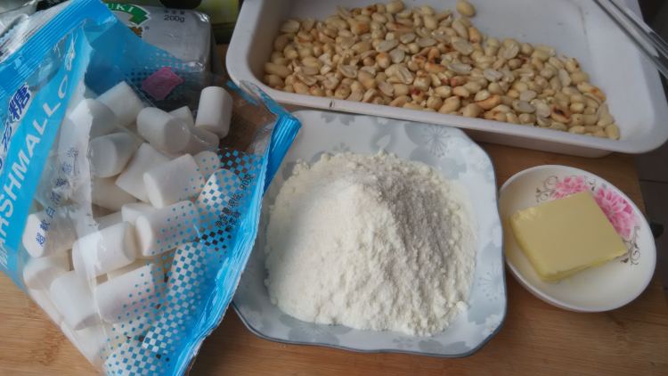 原味花生牛轧糖步骤1