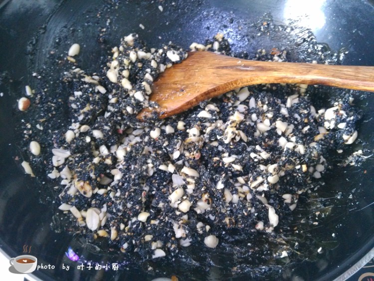 芝麻花生棒棒糖步骤9